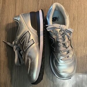 New Balance Silver/Black Sneakers EUC Beautiful!